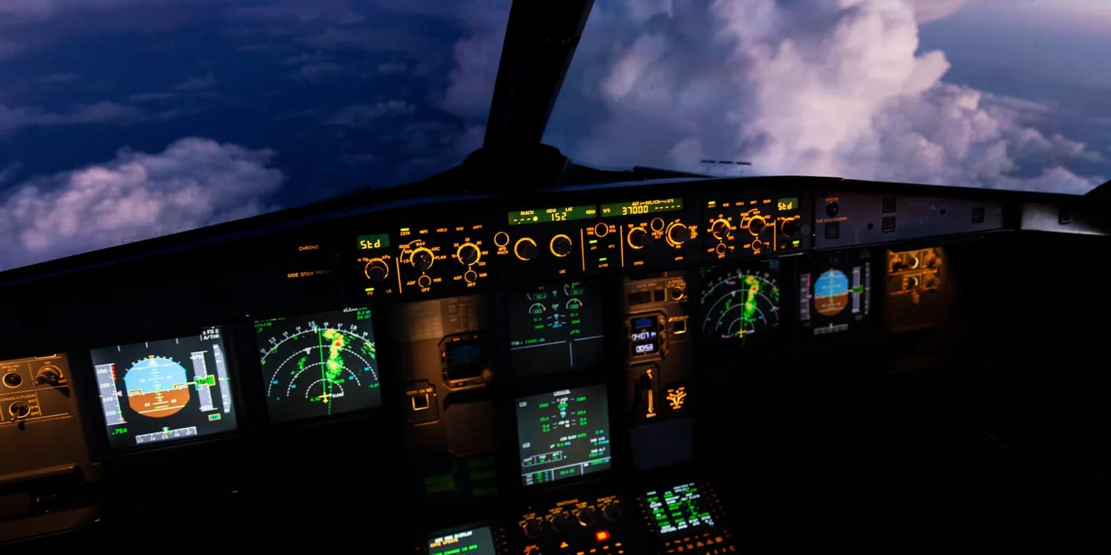 Quantum Computing for Flight Trajectory Optimization